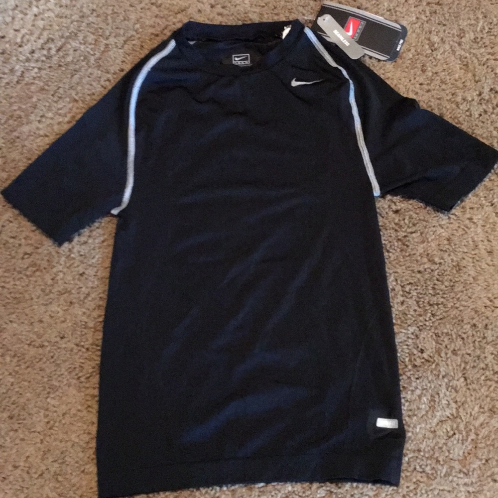 NWTs Boys Nike Pro short sleeved Dri-Fit shirt Sz Large